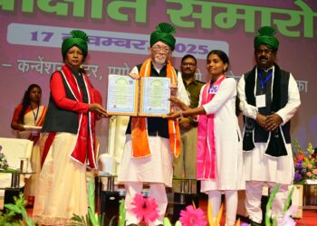 कुलाधिपति  संतोष कुमार गंगवार दुमका के 9वें दीक्षांत समारोह में सम्मिलित हुए !