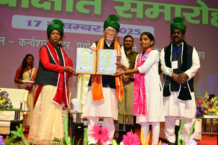 कुलाधिपति  संतोष कुमार गंगवार दुमका के 9वें दीक्षांत समारोह में सम्मिलित हुए !