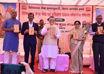 राज्यपाल  संतोष कुमार गंगवार प्रशिक्षण ‘प्रकल्प भवन’ के उद्घाटन समारोह तथा ‘साधना दिवस’ कार्यक्रम में सम्मिलित हुए !