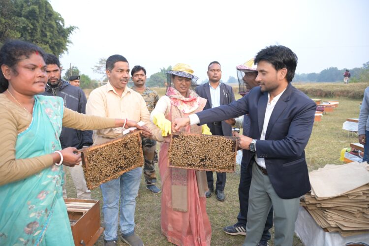 परिवार के हर एक महिला को स्वावलंबी बनाना विभाग का लक्ष्य – शिल्पी नेहा तिर्की !