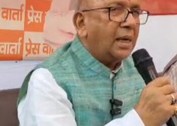 योजनाओं के बेहद धीमे कार्यान्वयन पर बिफरे सरयू राय !