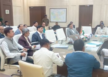 झारखण्ड विधान-सभा  रबीन्द्रनाथ महतो ने अपने कार्यालय कक्ष में आज 12:00 बजे !