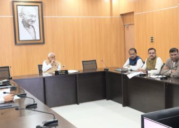 मुख्यमंत्री ने मंत्रिमंडल सचिवालय विभाग एवं निगरानी विभाग के कार्यों की समीक्षा की !
