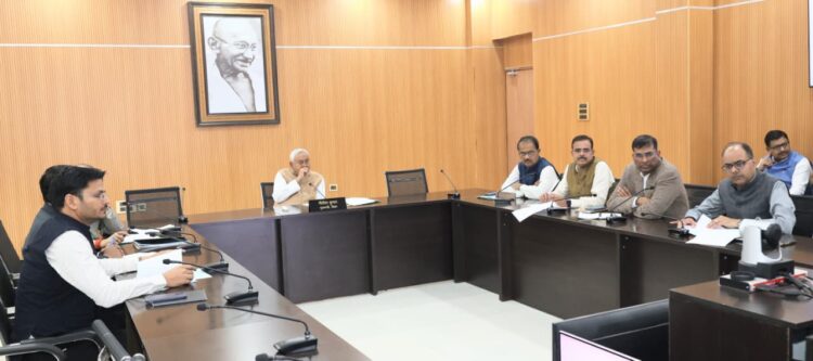मुख्यमंत्री ने मंत्रिमंडल सचिवालय विभाग एवं निगरानी विभाग के कार्यों की समीक्षा की !