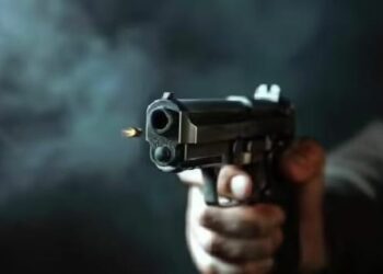 घर में घुसकर एक युवक ने पिस्तौल से रबर बुलेट फायर कर दी !