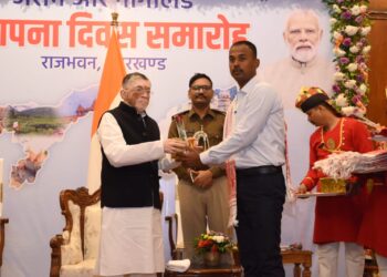 राज्यपाल  संतोष कुमार गंगवार ने आज लोक भवन में आयोजित राज्य स्थापना दिवस समारोह !