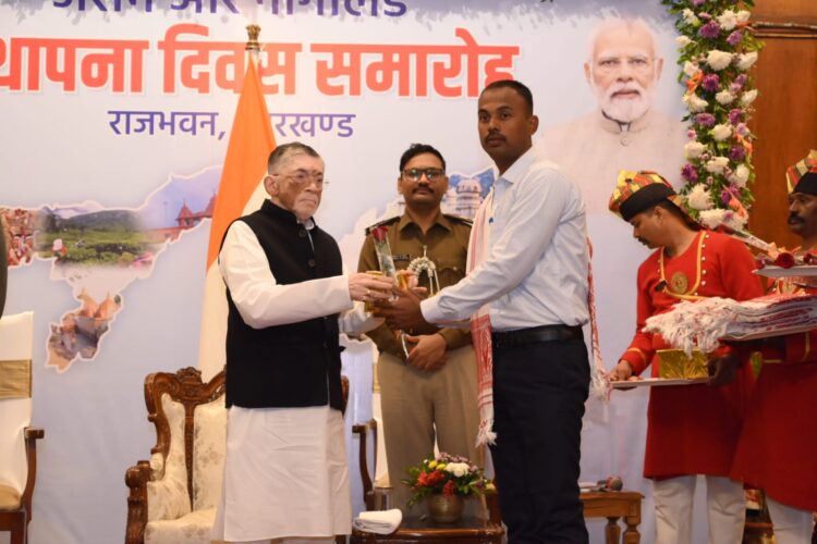 राज्यपाल  संतोष कुमार गंगवार ने आज लोक भवन में आयोजित राज्य स्थापना दिवस समारोह !