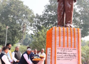 डॉ० भीमराव अम्बेदकर के महापरिनिर्वाण दिवस पर मुख्यमंत्री ने श्रद्धांजलि अर्पित की !
