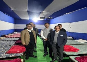 बेघर लोगों के लिए एक अस्थायी आश्रय गृह शुरू किया है !