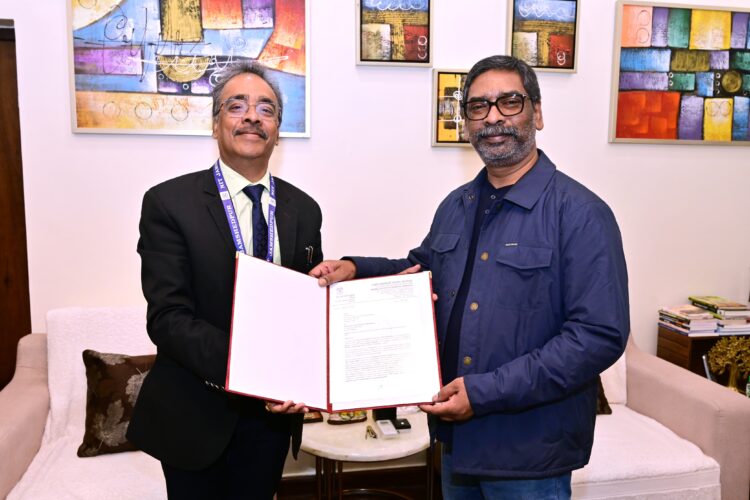 मुख्यमंत्री  हेमन्त सोरेन से(एन०आई०टी०)के निदेशक प्रो० (डॉ०) गौतम सूत्रधर ने सौजन्य भेंट की !