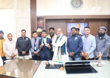 झारखंड विधानसभा अध्यक्ष ने खिलाड़ियों को सम्मानित किया !