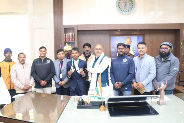 झारखंड विधानसभा अध्यक्ष ने खिलाड़ियों को सम्मानित किया !