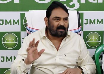 भाजपा नेता बताएं वे कानून के राज के पक्ष में हैं या अवैध कब्जे के : विनोद पांडेय !