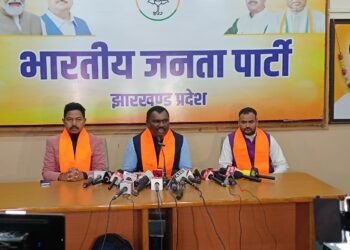 भाजपा प्रदेश कार्यालय में आयोजित एक संवाददाता सम्मेलन