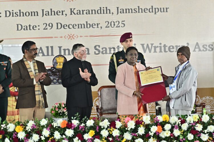 “22वें परसी महा एवं ओल चिकी लिपि के शताब्दी समारोह.” में सामील हूई !