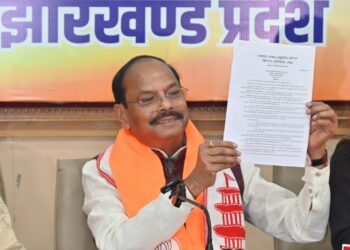 पेसा के नाम पर आदिवासियों को “लॉलीपॉप” दिखा रही है : रघुवर दास !