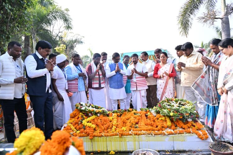 झारखंड सीएम ने कहा – खरसावां के वीर शहीदों के वंशजों को सम्मानित करने हेतु विशेष आयोग का होगा गठन !