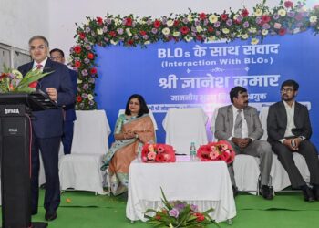 मुख्य निर्वाचन आयुक्त  ज्ञानेश कुमार ने देवघर के तपोवन में बीएलओ संबोधित किया !