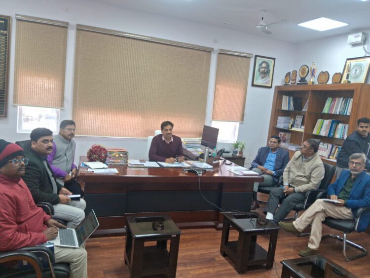 अपर मुख्य सचिव की अध्यक्षता में सिविल सर्जनों के साथ वीडियो कॉन्फ्रेंसिंग से स्वास्थ्य योजनाओं की गहन समीक्षा !