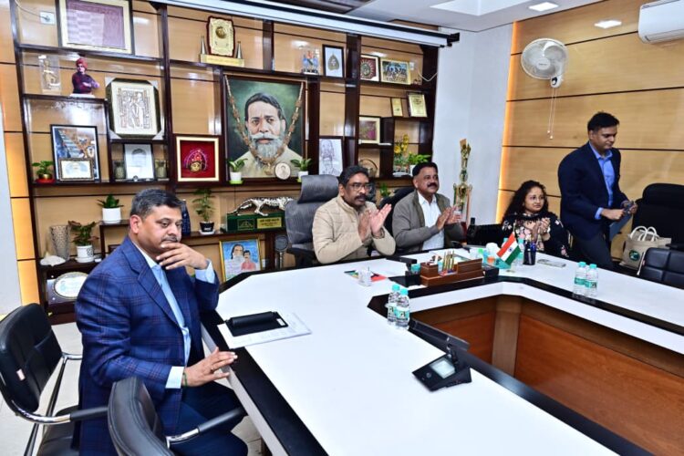 झारखंड के मुख्यमंत्री हेमंत सोरेन ने दावोस एवं यूनाइटेड किंगडम दौरे की तैयारियों की समीक्षा की !