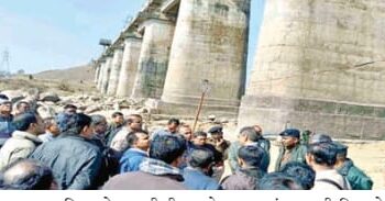 रेलवे जीएम ने पुल के क्षतिग्रस्त पिलरों किया अवलोकन !