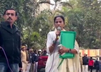 कोलकाता में प्रवर्तन निदेशालय (ED) की छापेमारी के दौरान सियासी माहौल गरमाया !