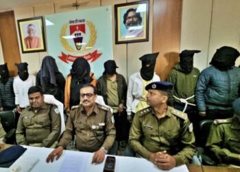 कुख्यात राहुल दुबे गैंग के 10 अपराधी हथियारों के साथ गिरफ्तार !