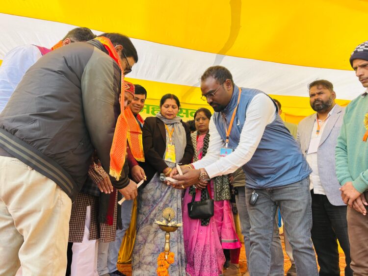सीमा पर उतना रुधिर बहा, जितना झेलम में पानी है !