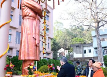 झारखंड के राज्यपाल स्वामी विवेकानंद की जयंती अवसर पर पुष्पांजलि अर्पित की !