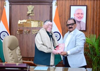 केन्द्रीय महासचिव मिथिलेश कुमार ठाकुर ने राज्यपाल संतोष गंगवार से शिष्टाचार मुलाकात की !