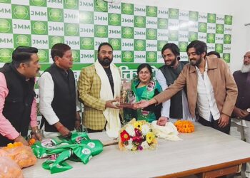 मुख्यमंत्री  हेमंत सोरेन  के नेतृत्व  और प्रवक्ता  विनोद कुमार पाण्डेय  के समक्ष  सैकड़ों लोगों ने पार्टी की सदस्यता ली !