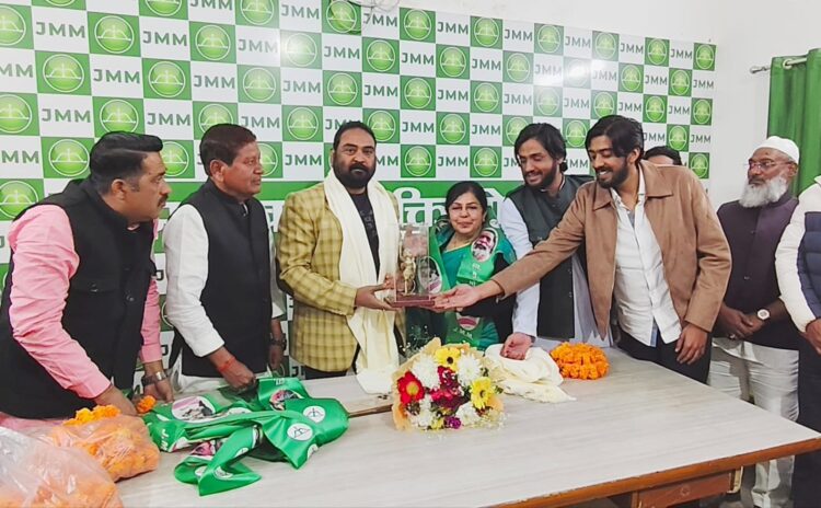मुख्यमंत्री  हेमंत सोरेन  के नेतृत्व  और प्रवक्ता  विनोद कुमार पाण्डेय  के समक्ष  सैकड़ों लोगों ने पार्टी की सदस्यता ली !