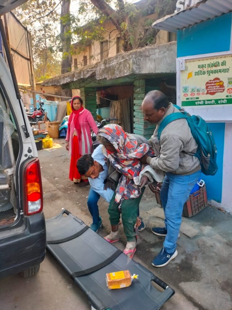 डालसा की टीम ने वृद्ध महिला को सदर अस्पताल में कराया भरती !