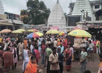 बसंत पंचमी के अवसर पर बाबा बैद्यनाथ धाम में श्रद्धालुओं की भारी भीड़ !