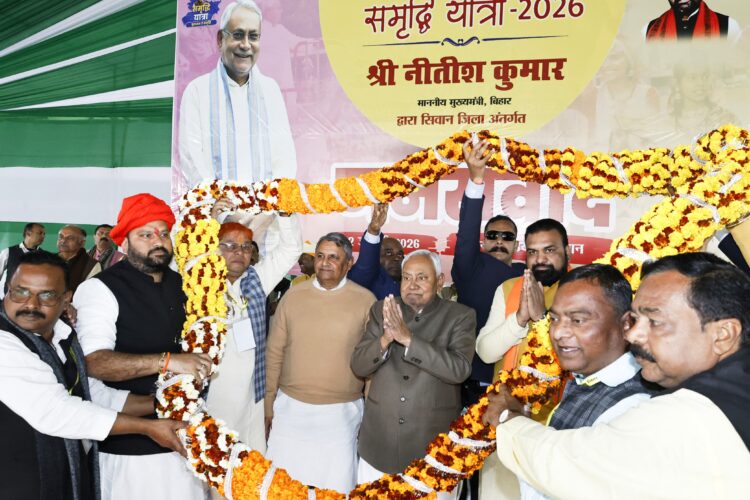 मुख्यमंत्री ने समृद्धि यात्रा के क्रम में सीवान जिले में विभिन्न योजनाओं का लिया जायजा !