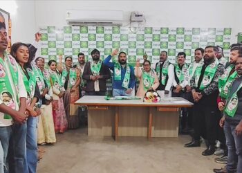 सह प्रवक्ता  विनोद कुमार पाण्डे के समक्ष लोहरदगा जिला के सैकड़ों लोगों ने पार्टी की सदस्यता ली !