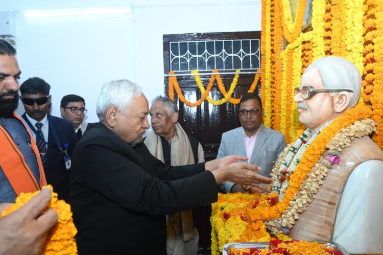 बिहार मुख्यमंत्री ने जननायक कर्पूरी ठाकुर की जयंती पर नमन कर श्रद्धांजली दी !