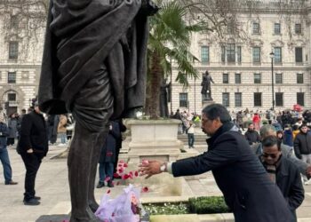 झारखंड के मुख्यमंत्री ने लंदन स्थित पार्लियामेंट स्क्वायर में राष्ट्रपिता महात्मा गांधी जी की प्रतिमा पर माल्यार्पण कर उन्हें भावपूर्ण नमन किया !