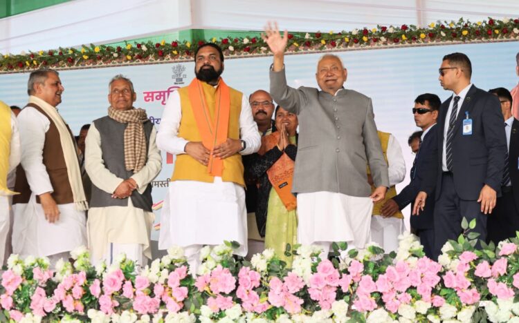 समस्तीपुर जिले में चल रही विभिन्न विकासात्मक योजनाओं का लिया जायजा !