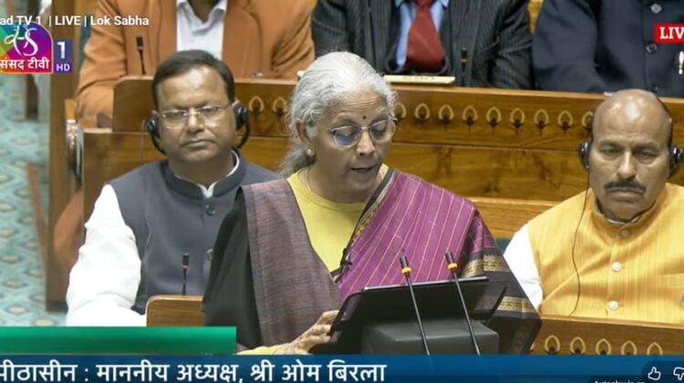 चांदी झटके में ₹27000 सस्ती, सोना भी 13000 रुपये फिसला !