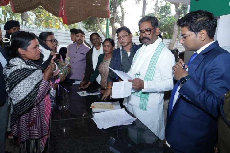 मुख्यमंत्री  हेमन्त सोरेन से मुलाकात कर अपनी विभिन्न समस्याओं से अवगत कराया !