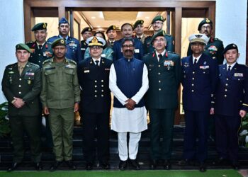 झारखंडके मुख्यमंत्री  हेमन्त सोरेन से राष्ट्रीय रक्षा महाविद्यालय के 17 सदस्यीय प्रतिनिधिमंडल ने मुलाकात की !