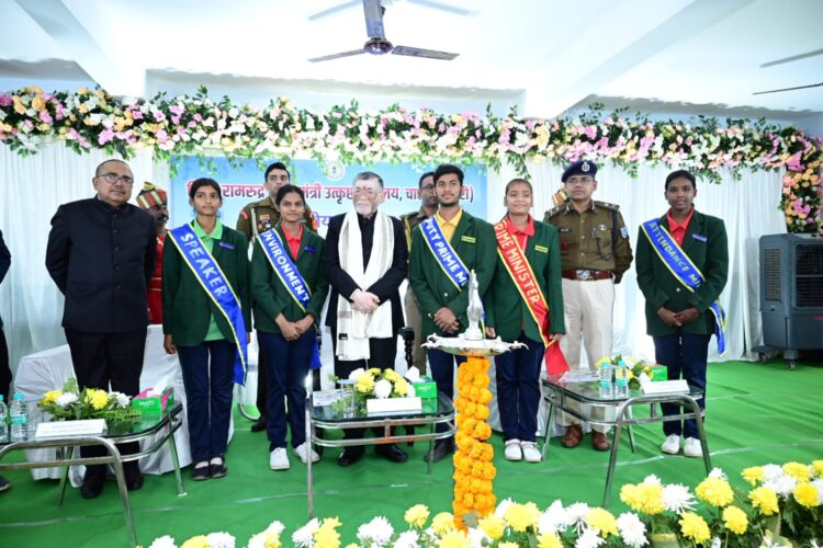 झारखंड राज्यपालसीएम स्कूल ऑफ एक्सीलेंस की स्थापना राज्य के विद्यार्थियों को गुणवत्तापूर्ण के उद्देश्य से की गई  !