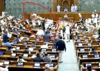 विपक्षी सांसदों ने पीएम की सीट को घेरा !