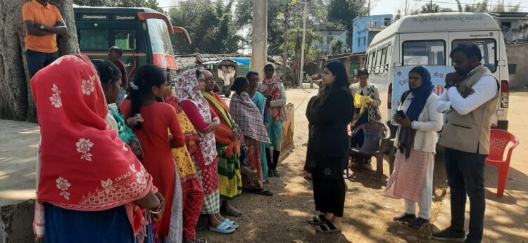 रातू प्रखंड के पुरियो में डालसा का जागरूकता कार्यक्रम !