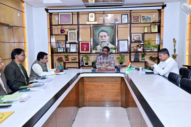 सीएम हेमन्त सोरेन ने वन, पर्यावरण एवं जलवायु परिवर्तन विभाग के अधिकारियों के साथ की बैठक !