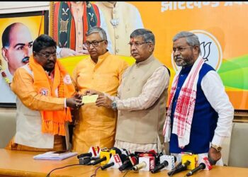 पूर्व मंत्री दुलाल भुइयां ने समर्थकों के साथ ली भाजपा पार्टी की सदस्यता ग्रहण किया !