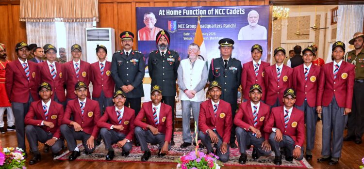 राज्यपाल संतोष कुमार गंंगवार ने ‘वीर बिरसा मुंडा साइक्लोथोन’ के एनसीसी प्रतिभागियों को सम्मानित किया !