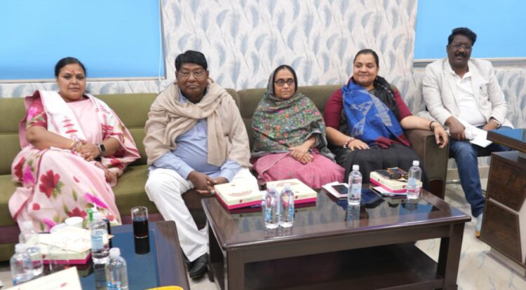 राज मंत्री  दीपिका पाण्डेय सिंह नेकांग्रेस अध्यक्ष  केशव महतो कमलेश की अध्यक्षता में आयोजित बैठक में सम्मिलित हूई !