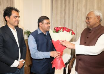बिहार सीएम से बिहार विधान परिषद् के सभापति अवधेश नारायण सिंह के कक्ष में स्पेश एप्लीकेशन सेंटर !